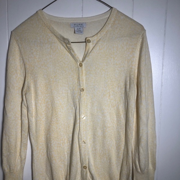 - Womens Yellow Sweater. SMALL
Alfred Sung - Picture 8 of 8